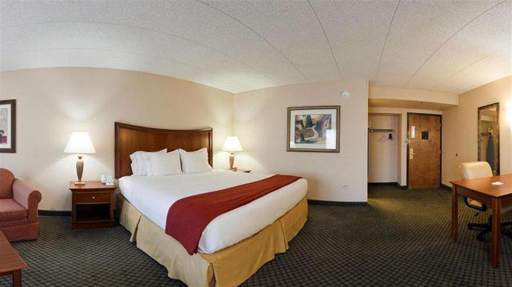 Holiday Inn Express Chicago-Downers Grove By Ihg Exterior foto