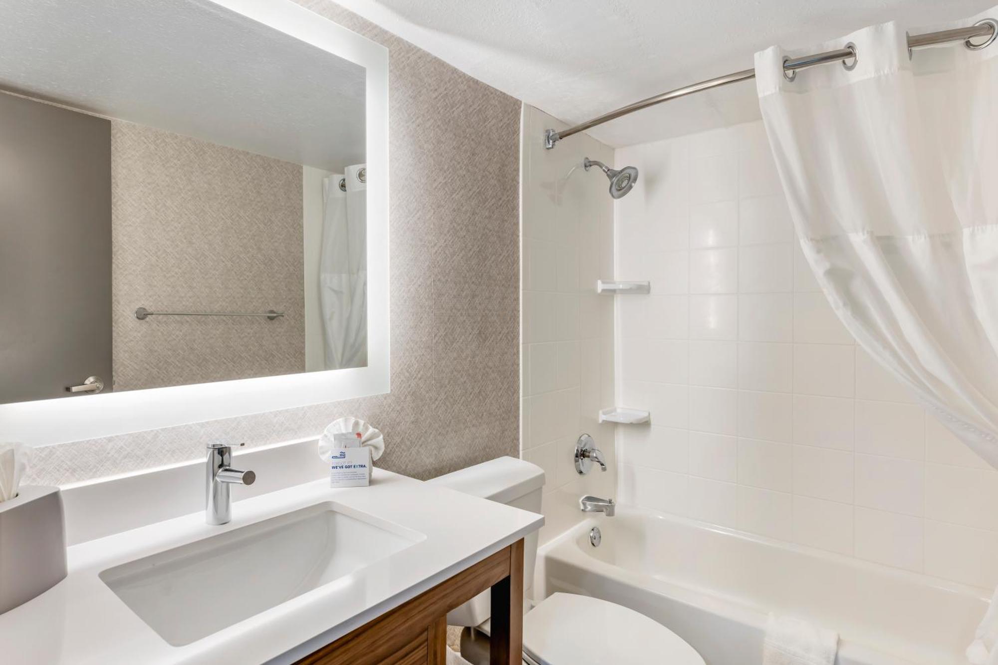 Holiday Inn Express Chicago-Downers Grove By Ihg Exterior foto